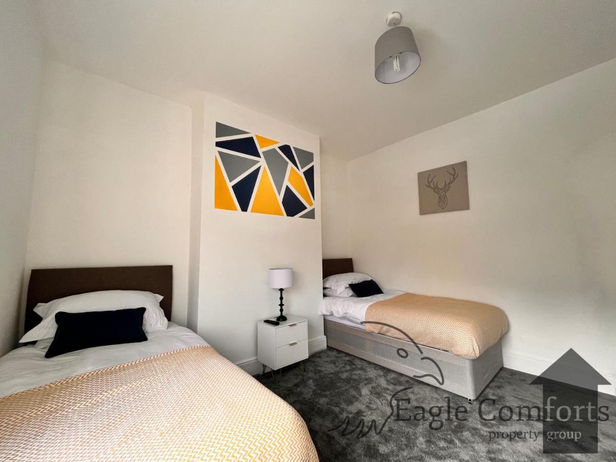Scott House- 5 Bedrooms- Pool Table Sheffield Bagian luar foto